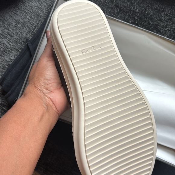 Shoes - Picture 2 of 3